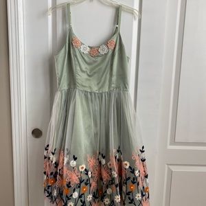 XL Tatyana spring dress *with damage*